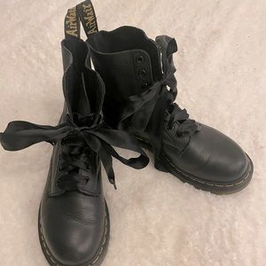 Womens Dr. Martens 1460 Pascal 8-Eye Boot - Black WMNS 38